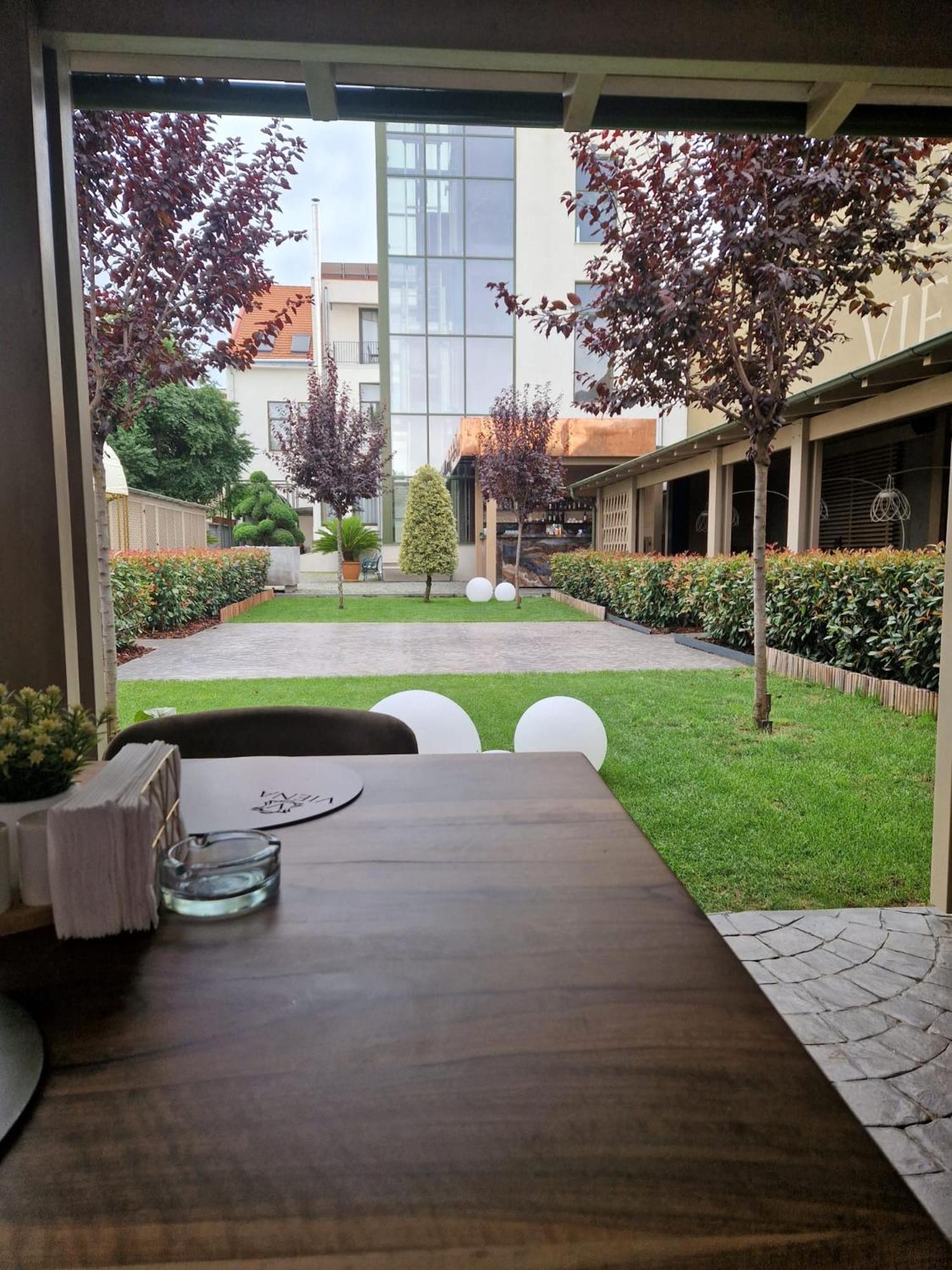 Hotel Viena Satu Mare Exterior photo